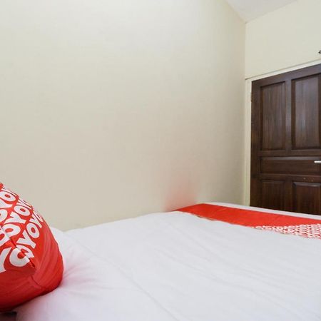 Hotel Oyo 1542 Yessy Mansion Ngabean Esterno foto