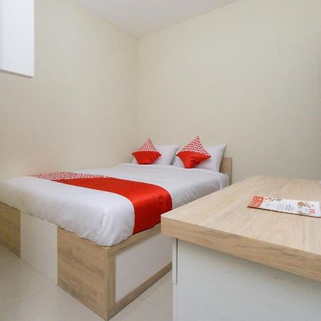 Hotel Oyo 1542 Yessy Mansion Ngabean Esterno foto