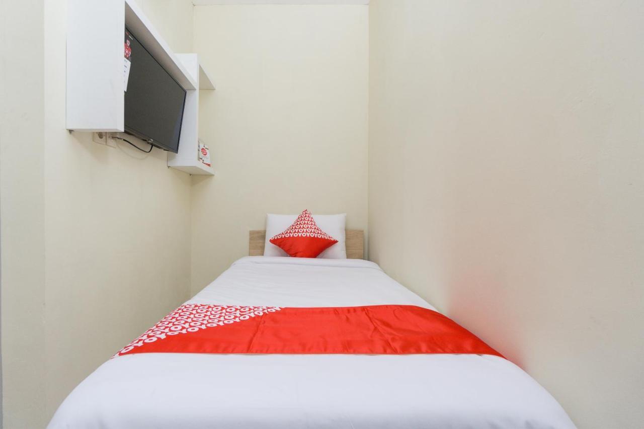 Hotel Oyo 1542 Yessy Mansion Ngabean Esterno foto