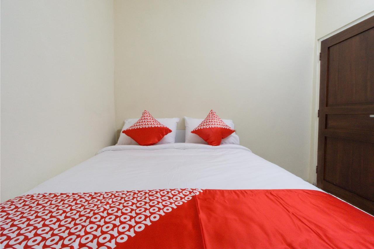 Hotel Oyo 1542 Yessy Mansion Ngabean Esterno foto