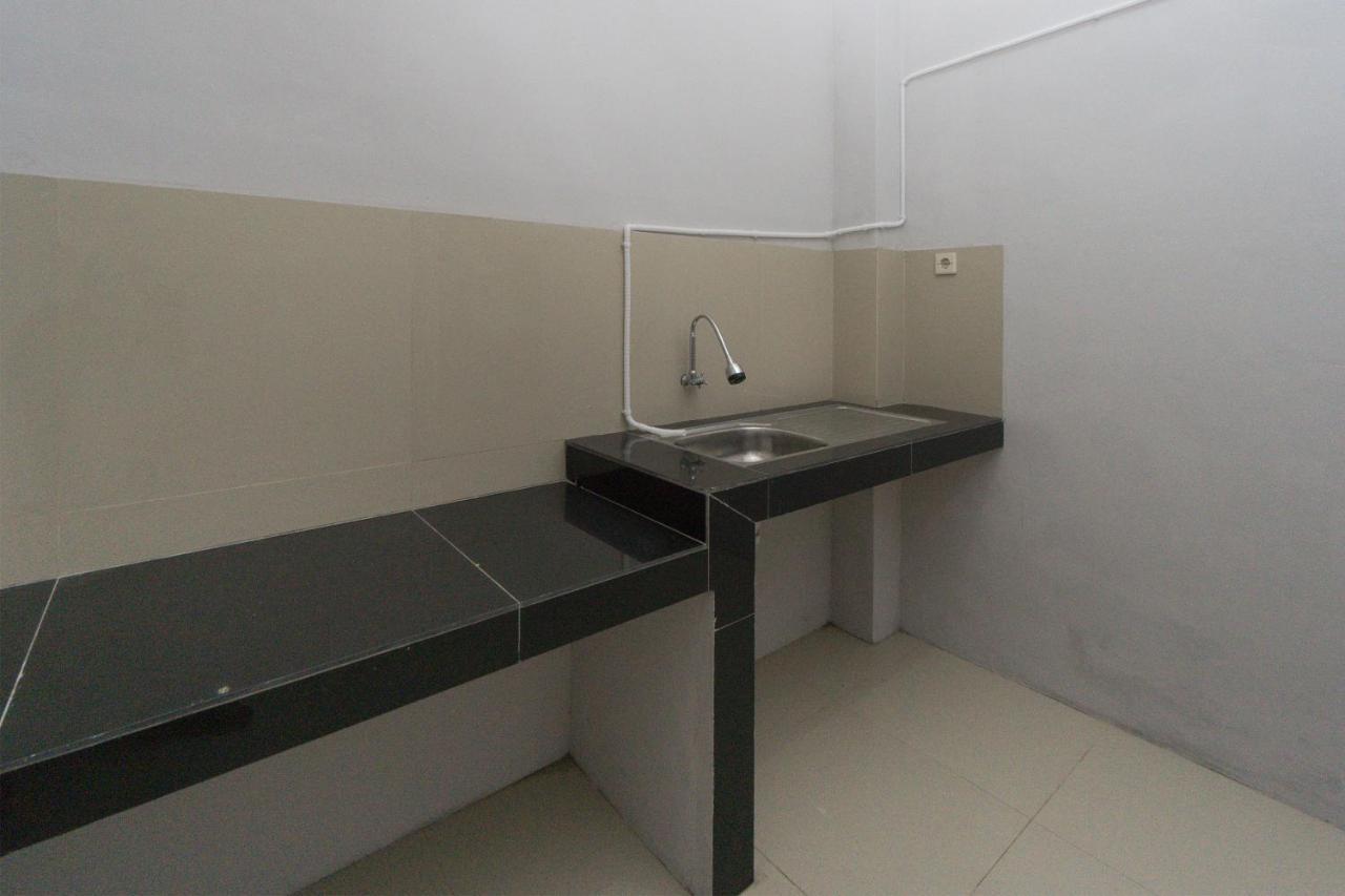 Hotel Oyo 1542 Yessy Mansion Ngabean Esterno foto