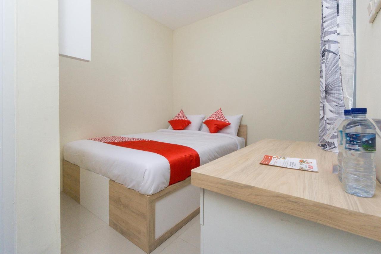 Hotel Oyo 1542 Yessy Mansion Ngabean Esterno foto
