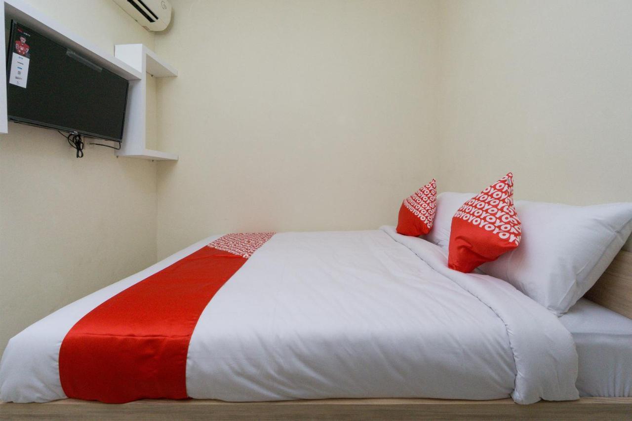 Hotel Oyo 1542 Yessy Mansion Ngabean Esterno foto