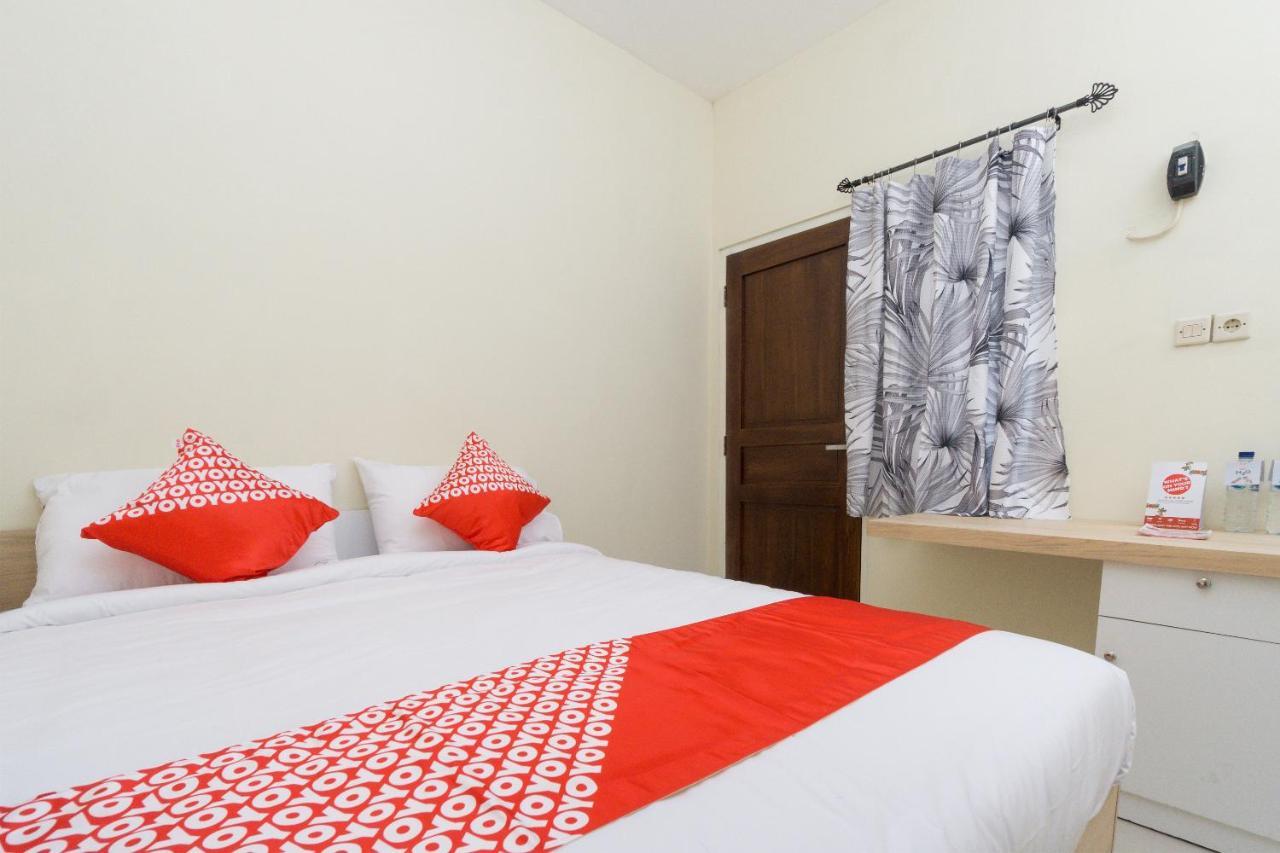 Hotel Oyo 1542 Yessy Mansion Ngabean Esterno foto