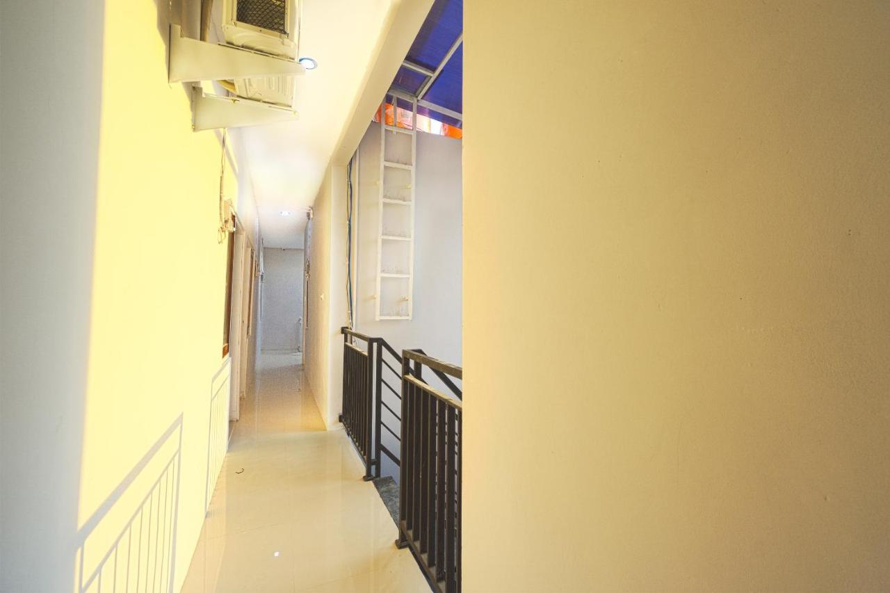 Hotel Oyo 1542 Yessy Mansion Ngabean Esterno foto