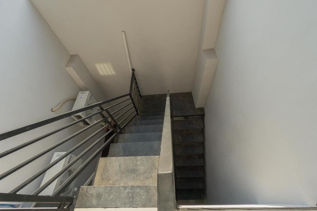 Hotel Oyo 1542 Yessy Mansion Ngabean Esterno foto